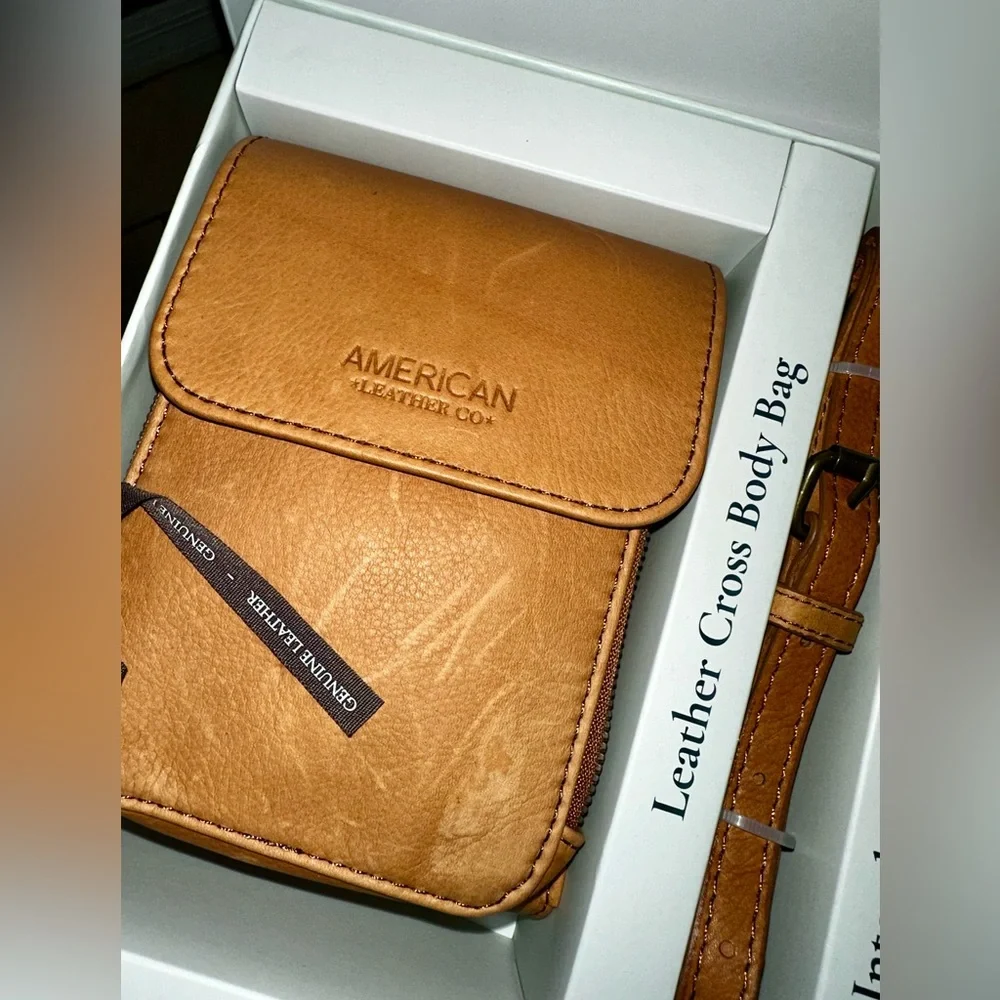 CHRISTMAS GIFT AMERICAN LEATHER CO CROSSBODY, COIN/CARDS WALLET AND TWO STRAPS - Picture 4 of 6